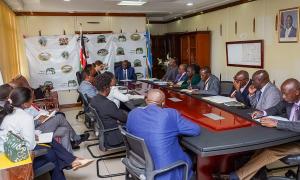 STATE DEPARTMENT FOR ROADS LEAD BY PS AND OTHER STAFF IN A MEETING WITH WORLD BANK-INDEPENDENT EVALUATION GROUP MISSION TO KENYA