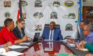 STATE DEPARTMENT FOR ROADS LEAD BY PS AND OTHER STAFF IN A MEETING WITH WORLD BANK-INDEPENDENT EVALUATION GROUP MISSION TO KENYA